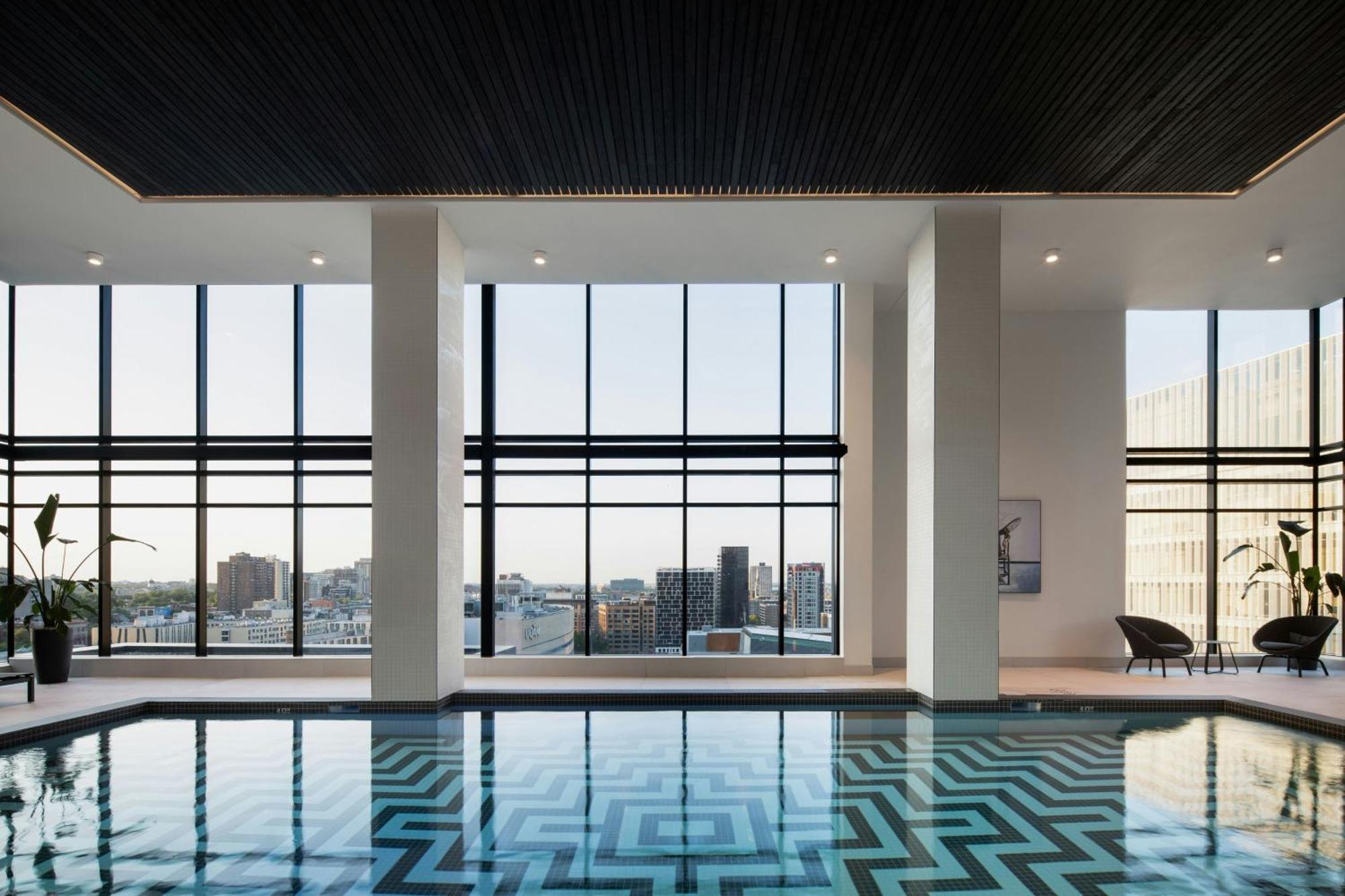 Honeyrose Hotel, Montreal, A Tribute Portfolio Hotel エクステリア 写真 The pool at the 25th floor