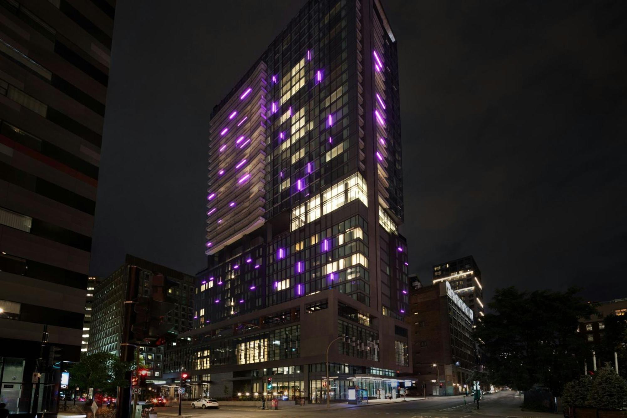Honeyrose Hotel, Montreal, A Tribute Portfolio Hotel エクステリア 写真 The Standard East Village at night